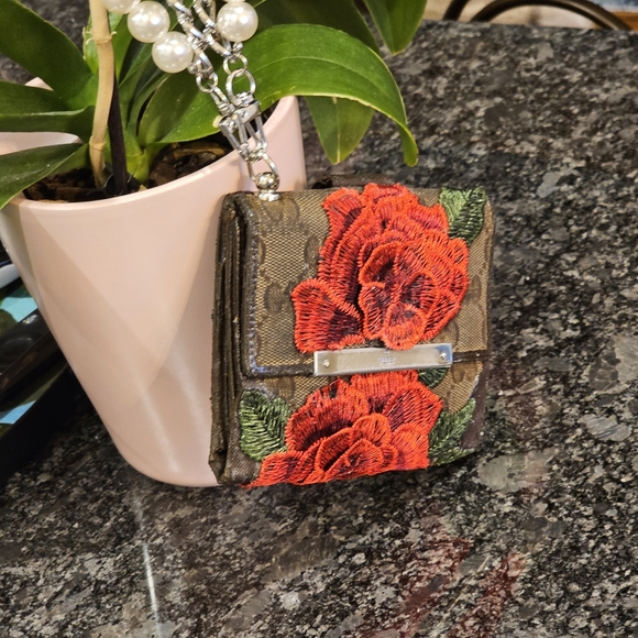 Gucci GG Web Canvas/Leather Trifold Wallet w/Patches & Wristlet Added - Picture 14 of 15